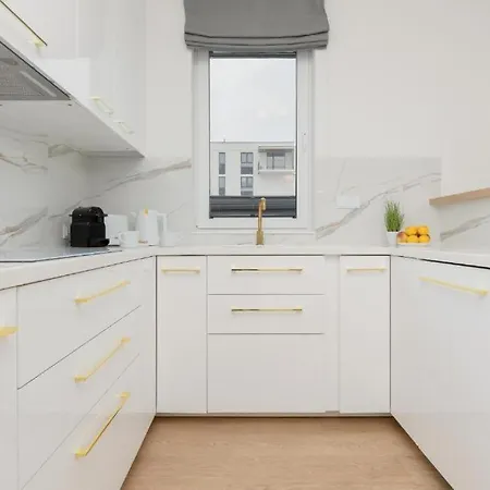 Green In Warsaw's Bemowo District With A Garden And Double Garage Apartamento