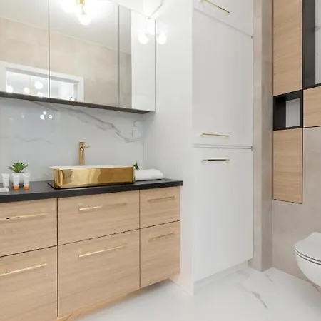 Apartamento Green In Warsaw's Bemowo District With A Garden And Double Garage