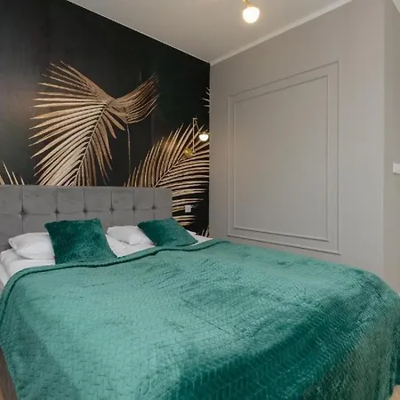 Green In Warsaw's Bemowo District With A Garden And Double Garage Apartamento Varsóvia
