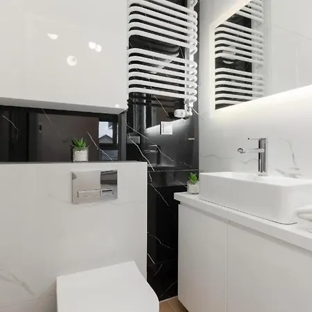 Green In Warsaw's Bemowo District With A Garden And Double Garage * Varsóvia