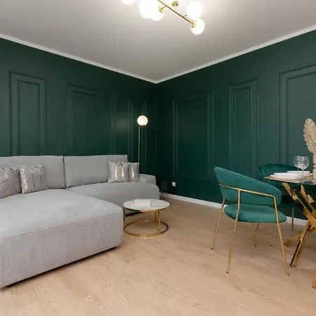 Green In Warsaw's Bemowo District With A Garden And Double Garage Apartment *