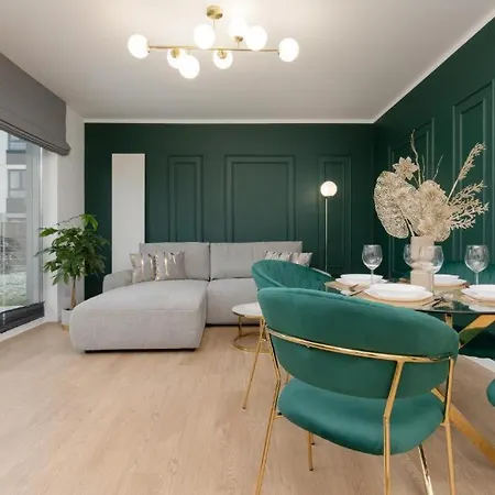 Green In Warsaw's Bemowo District With A Garden And Double Garage Apartment *